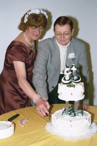 Robyn and Emery Walters cutting the wedding cake.